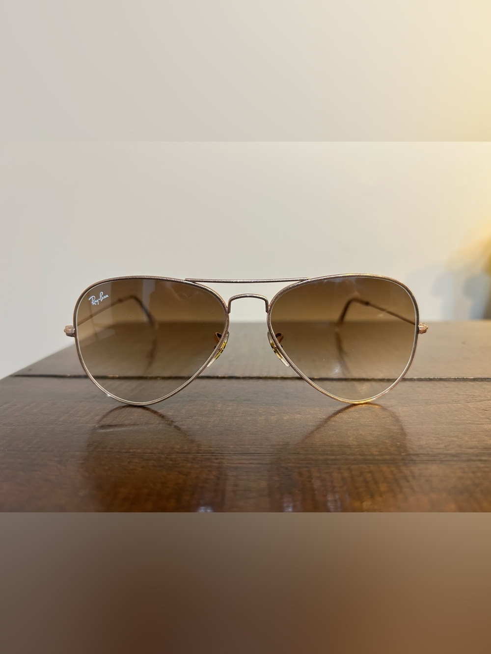 Ray-Ban Men’s Aviator Sunglasses in Gold with Brown Gradient Lenses